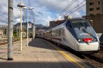 An ETR 414 electric leads an Intercity train into Sestri Levante